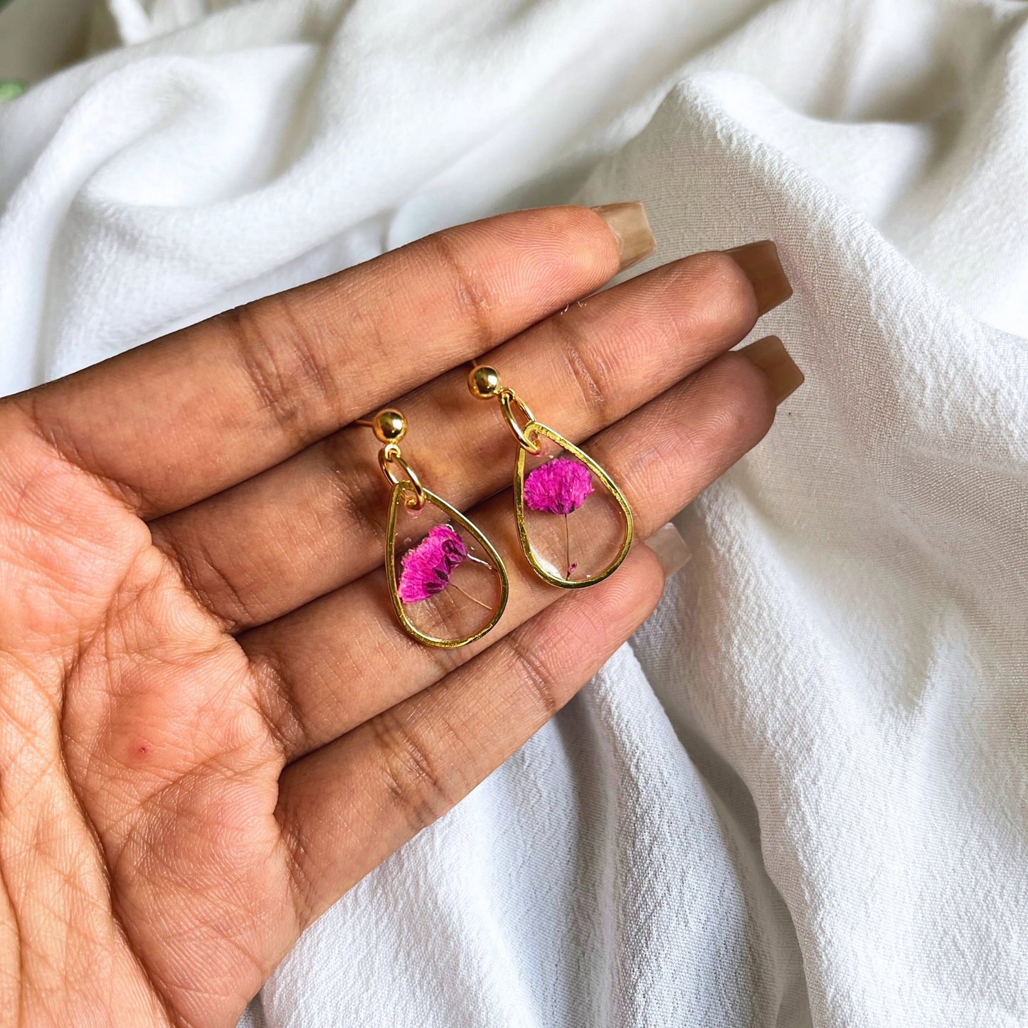 These Pink Petal Drop Earrings are handcrafted using real dried flowers, delicately preserved in resin for lasting beauty.