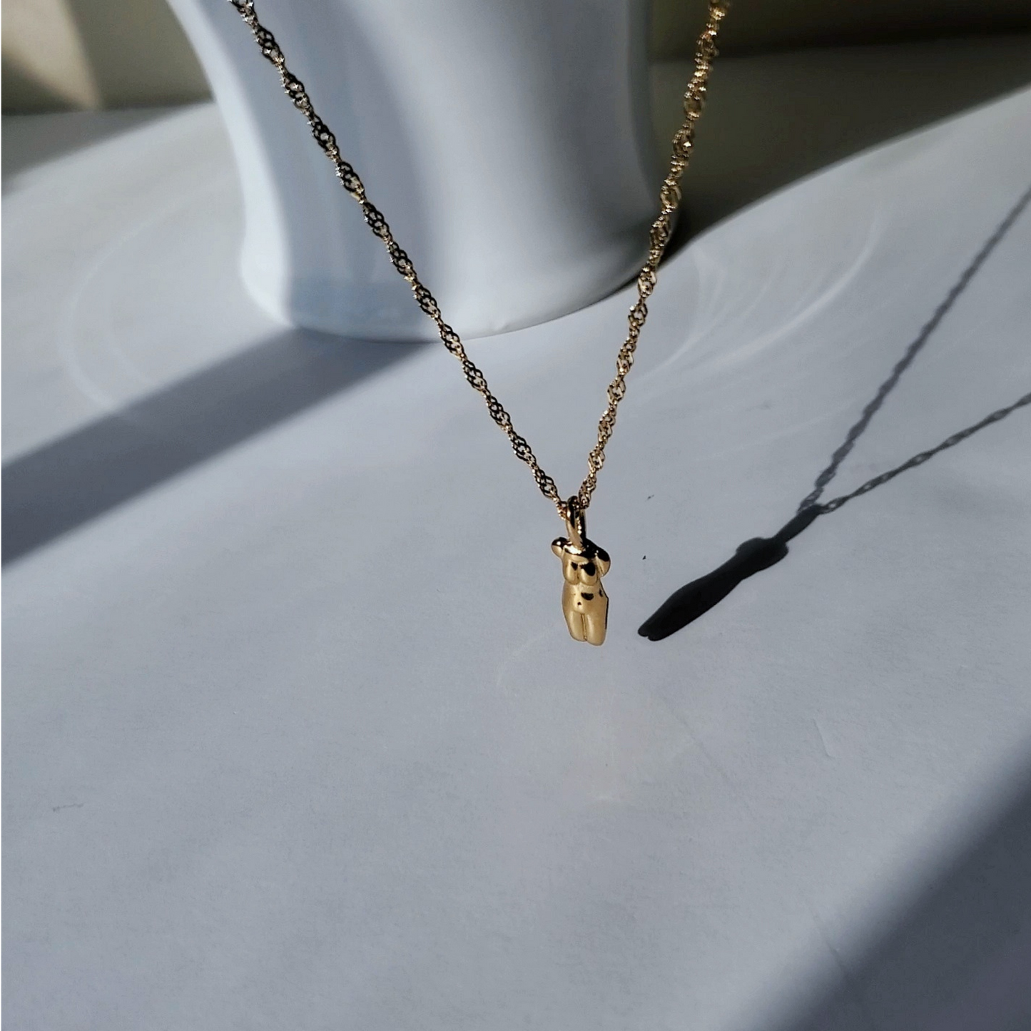 The VENUS 18k Gold Necklace