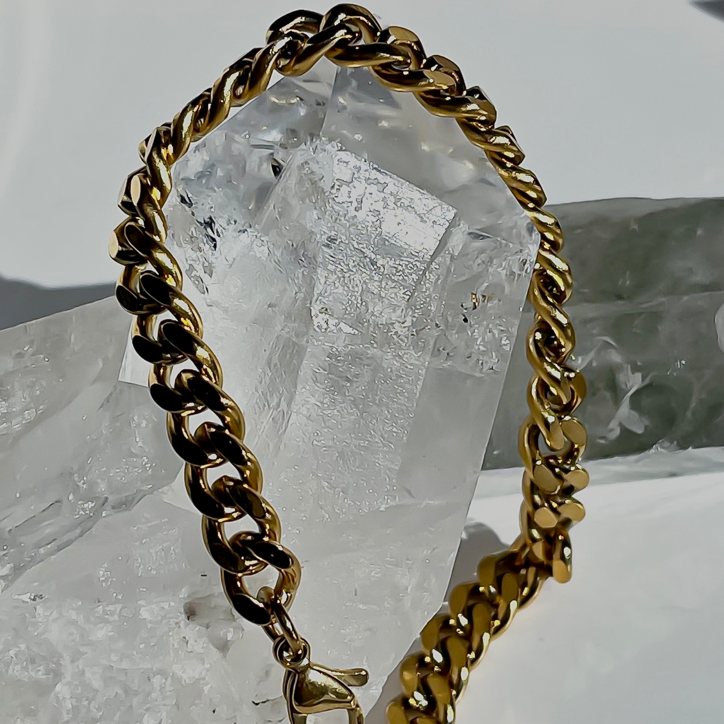 Julia Cuban Bracelet - a luxurious 18k gold-plated accessory featuring a sleek 6mm width. Designed with hypoallergenic and waterproof materials for lasting comfort, it offers an adjustable fit suitable for any wrist size. Perfect for adding a touch of elegance to both casual and formal outfits.