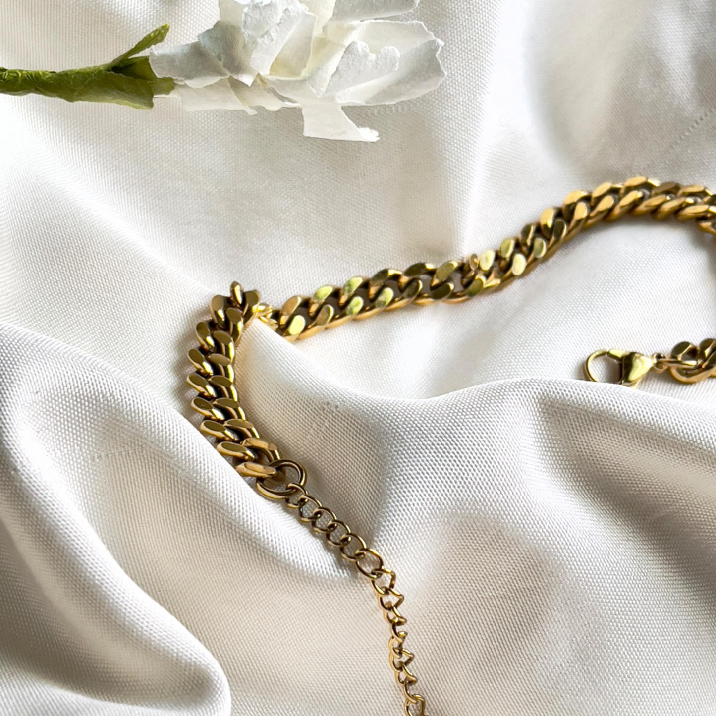Julia Cuban Bracelet - a luxurious 18k gold-plated accessory featuring a sleek 6mm width. Designed with hypoallergenic and waterproof materials for lasting comfort, it offers an adjustable fit suitable for any wrist size. Perfect for adding a touch of elegance to both casual and formal outfits.