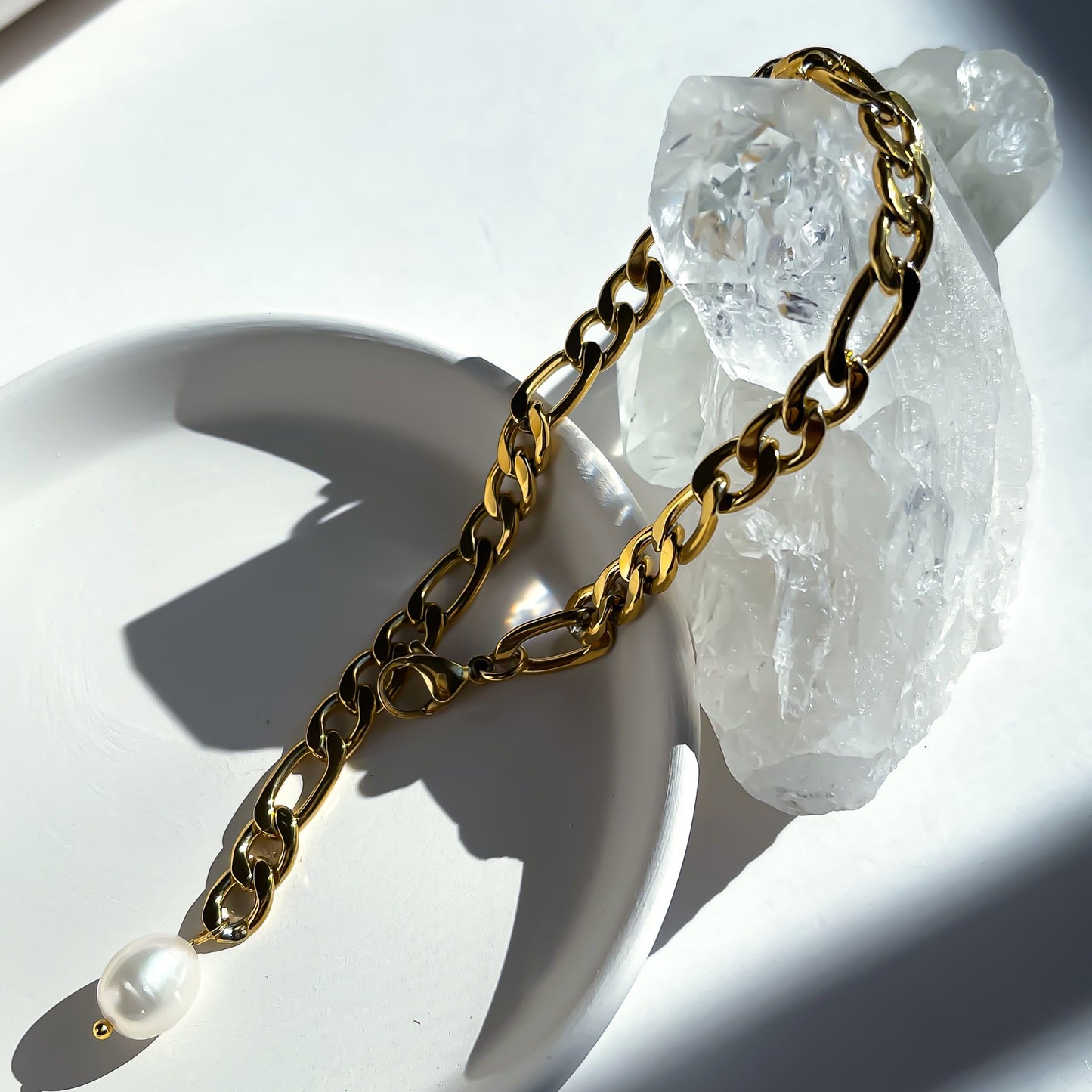 Gold chain bracelet with fresh water pearl